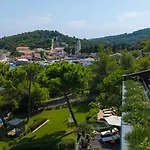 Contessa - 200 Ultra Luxury World מאלי לוסיניי