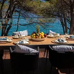 Contessa - 200 Ultra Luxury World