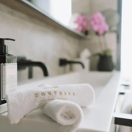 Contessa - 200 Ultra Luxury World *