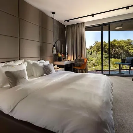 Contessa - 200 Ultra Luxury World
