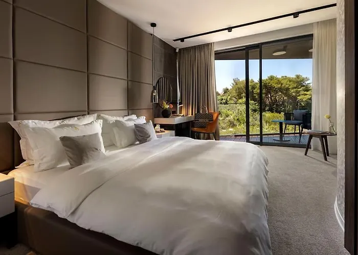 Contessa - 200 Ultra Luxury World